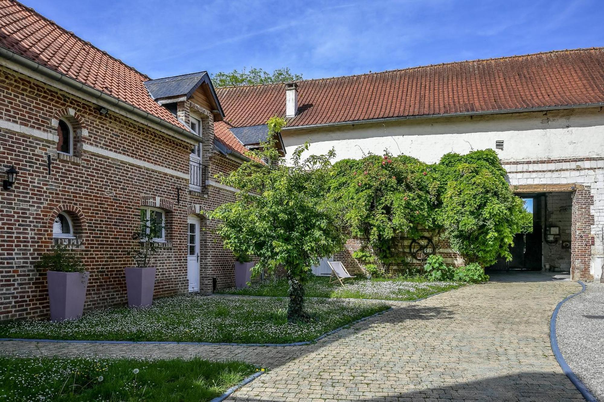 Le Relais Du Beffroi & Spa Saint-Riquier Exteriör bild